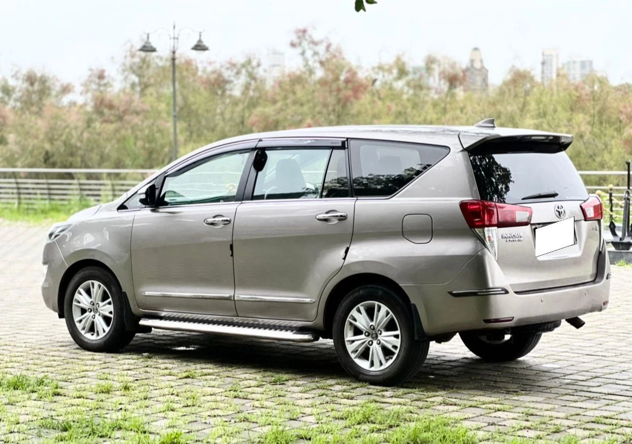 Shrish Travels premium fleet vehicle